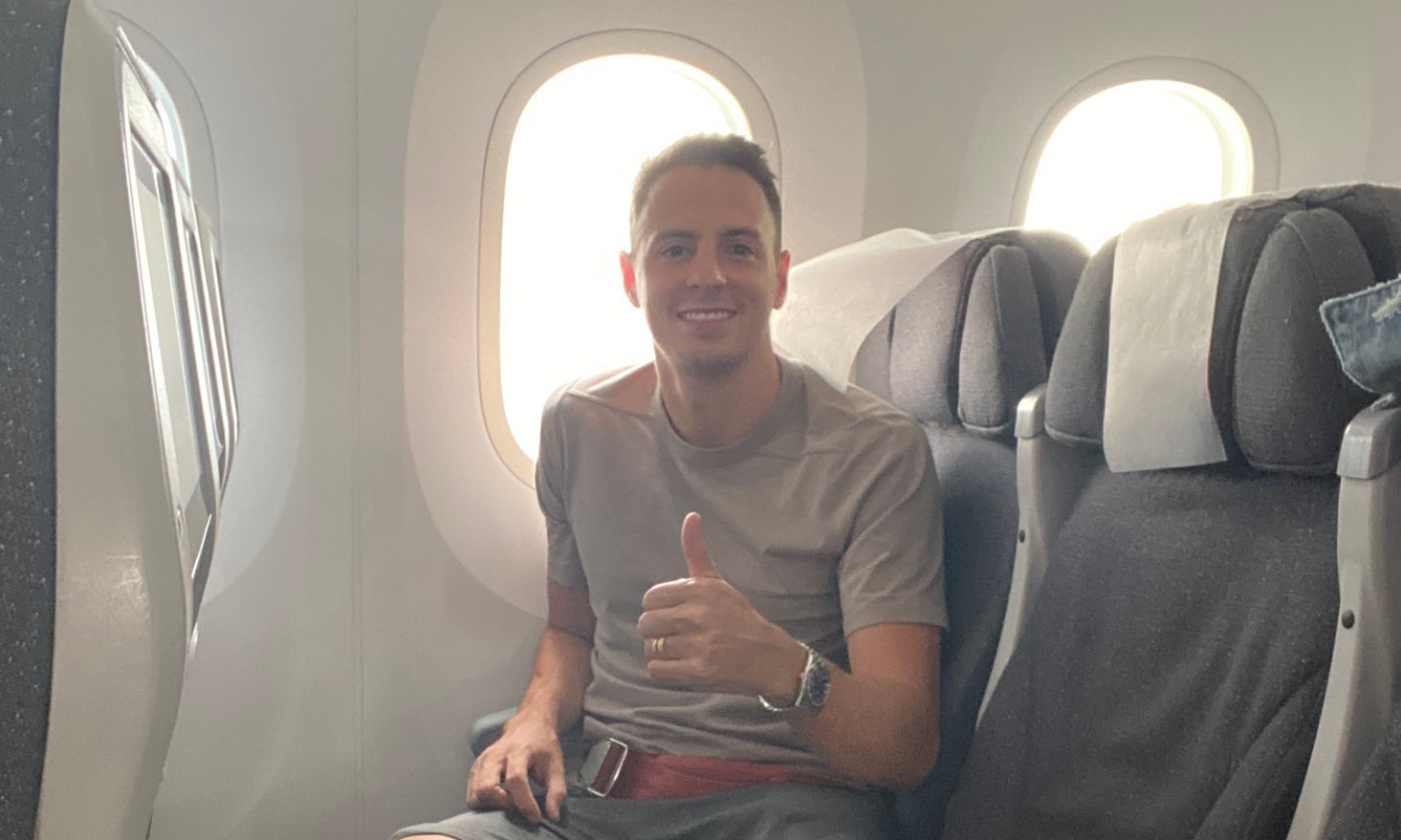 Santiago Arias viaja a España donde será operado 1