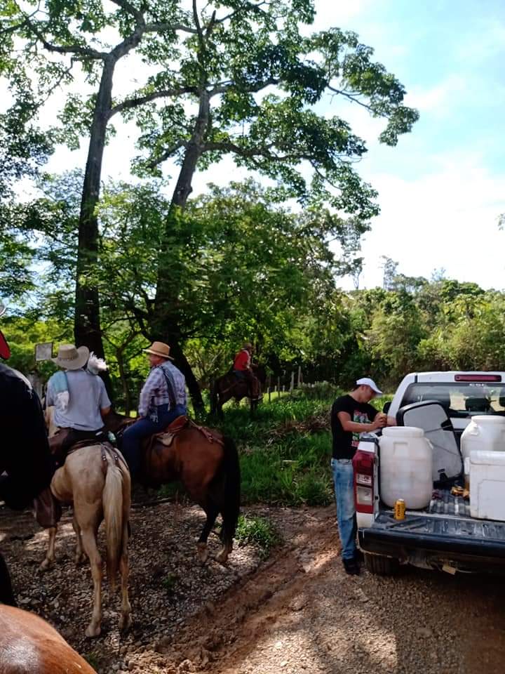 A pesar de restricciones, concejales de Cunday estuvieron en cabalgata y bebiendo licor 1