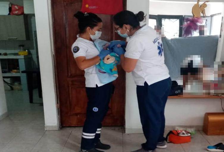 ¡Como en los viejos tiempos! Bebé nació en una residencia de Ibagué 1
