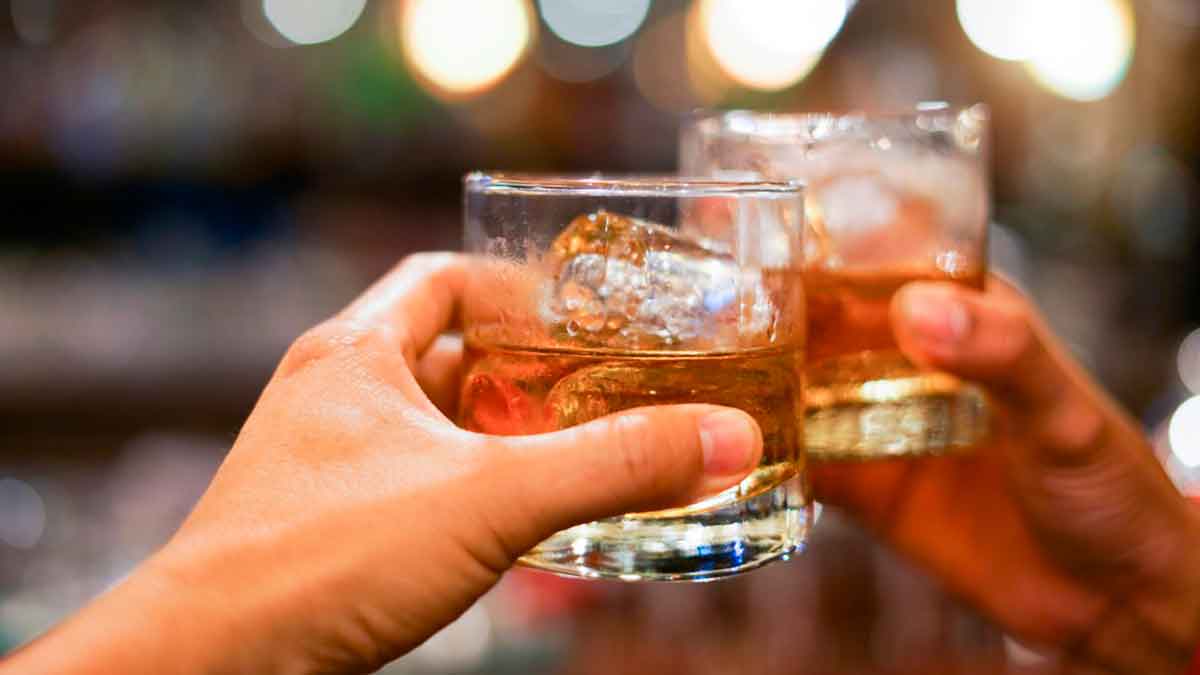 Alcaldía levantó restricción de consumo de licor, pero mantiene toque de queda 1