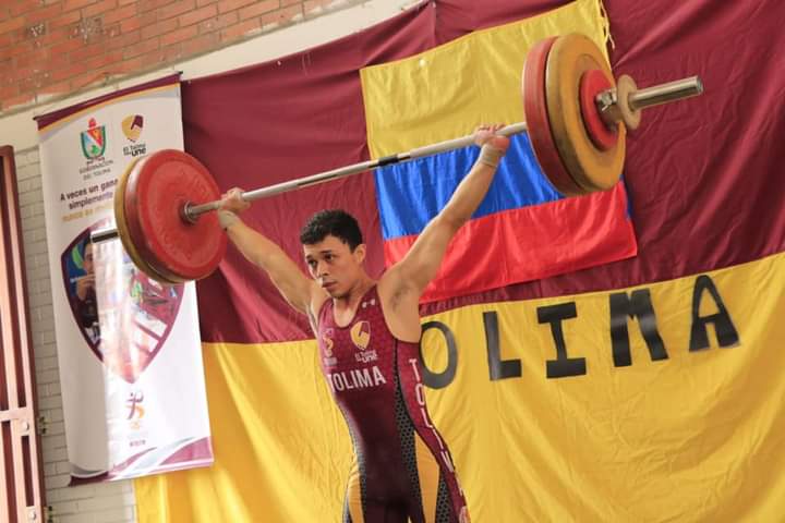 Kevin Urrego consigue 3 medallas de plata en campeonato nacional de Pesas. 1