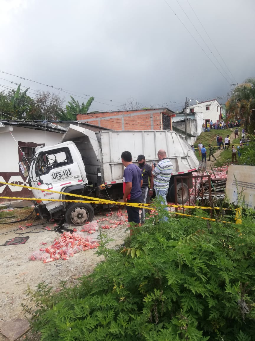 Auxiliar de conductor falleció tras accidente de Volqueta en Dolores 2
