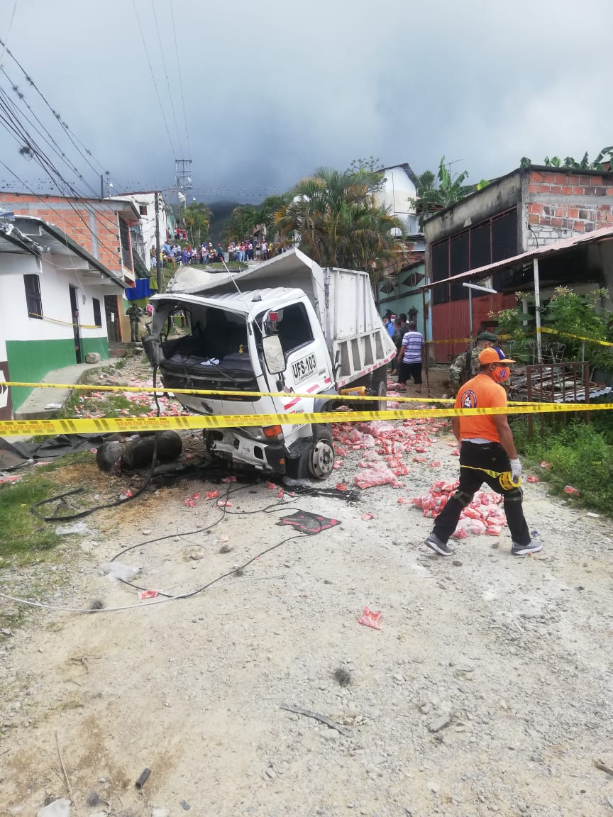 Auxiliar de conductor falleció tras accidente de Volqueta en Dolores 3
