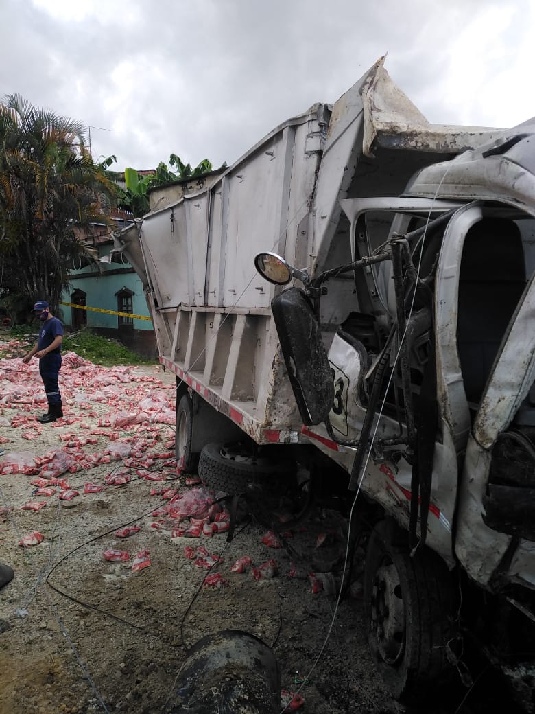 Auxiliar de conductor falleció tras accidente de Volqueta en Dolores 5