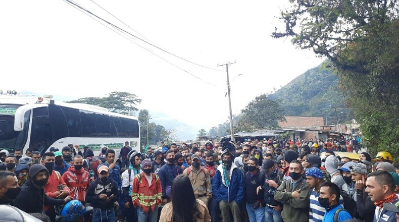 Por falta de pago del salario, trabajadores del Túnel de la Línea paralizaron la vía 1