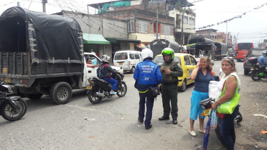 Comprando una carga de cilantro fue atracado un comerciante en la plaza de la 21 1