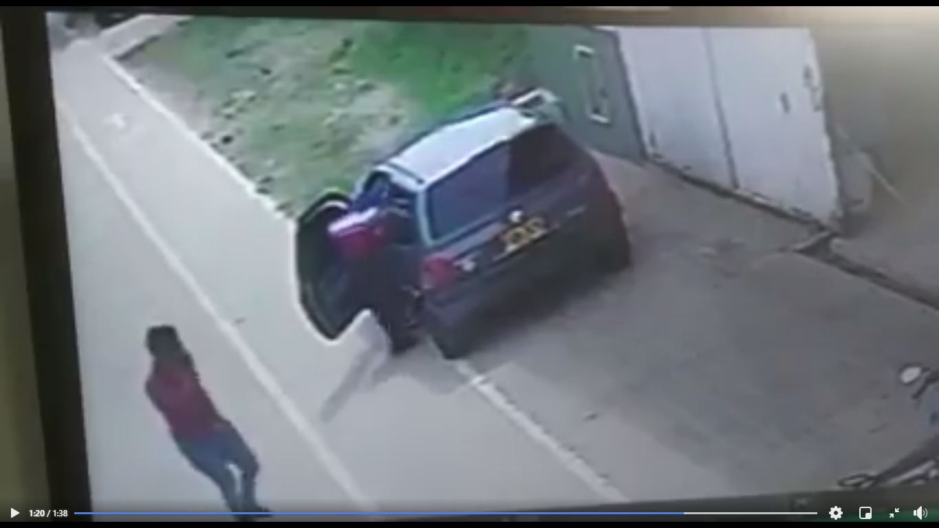 Vea como roba la banda del carro blanco en Ibagué 4