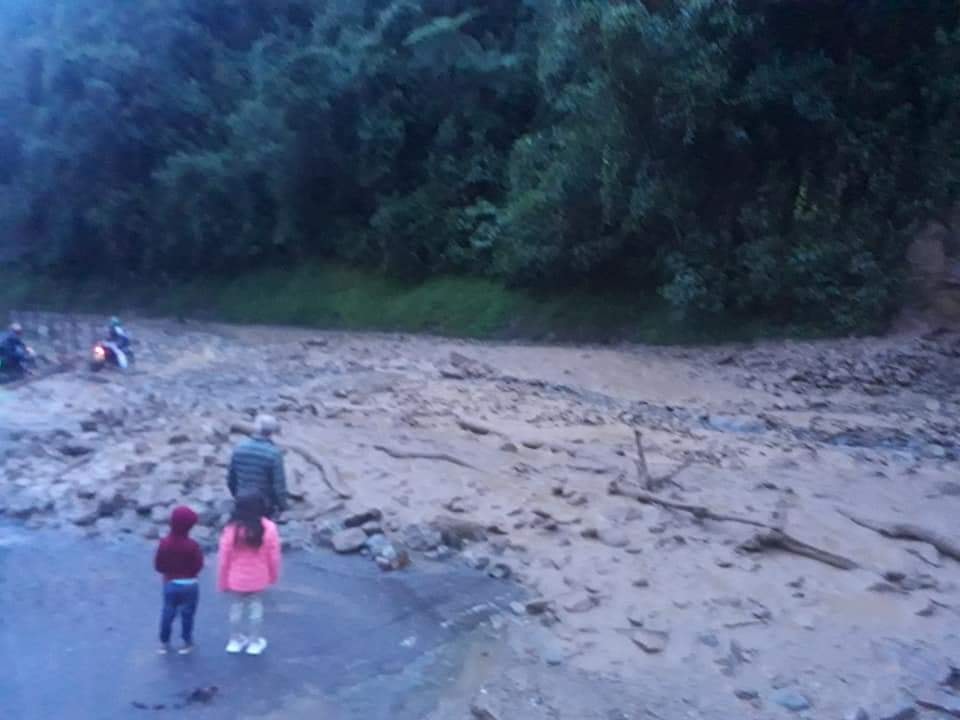 Habilitan paso en la vía Fresno- Manizales tras derrumbe 1