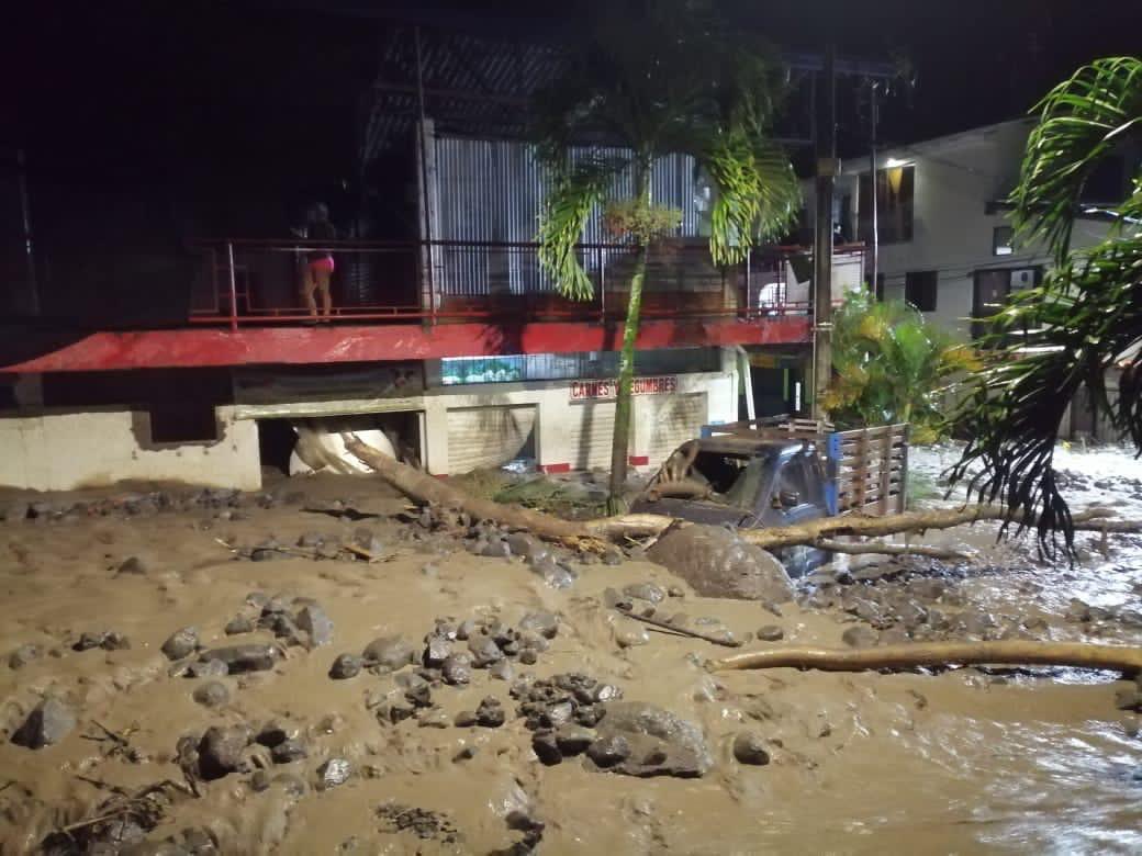Quebrada Dadeiba dejó bajo las piedras y el lodo más de 200 casas en Antioquia 1