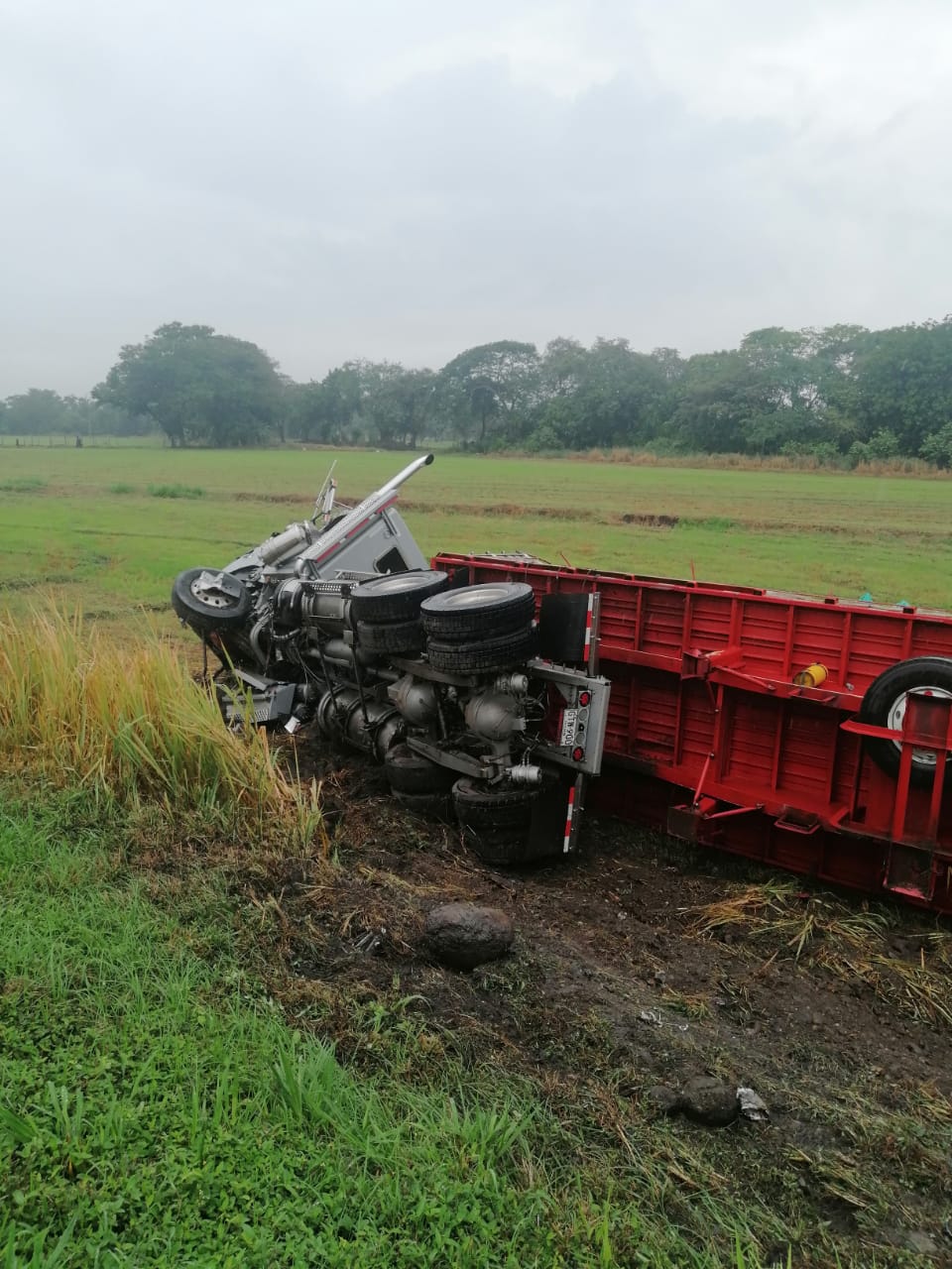 Aerován de Rápido Tolima chocó contra tractocamión en Lérida Tolima 2