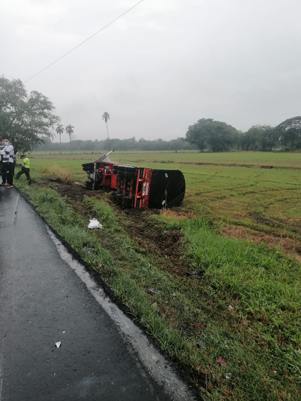Aerován de Rápido Tolima chocó contra tractocamión en Lérida Tolima 4
