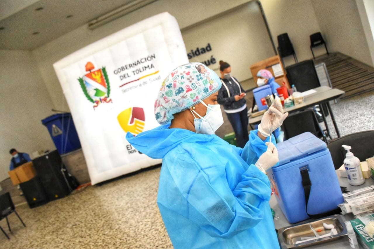 Tolima inicia vacunación en personas mayores de 75 años 1