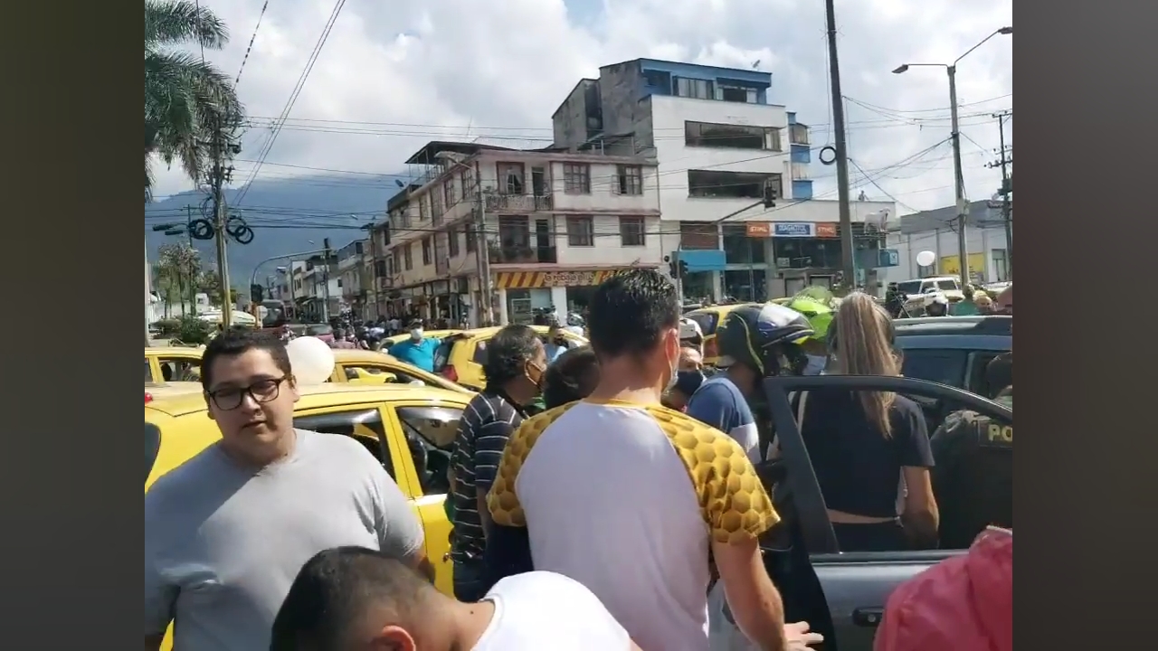 Con arma en mano quería abrirse paso en medio de paró de taxistas 1