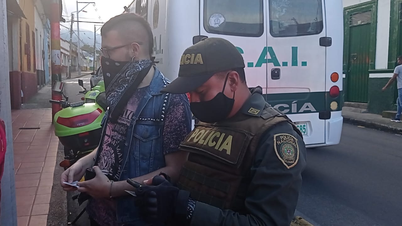 Hallan 15 menores de edad en qué fiesta clandestina en el centro de Ibagué 4