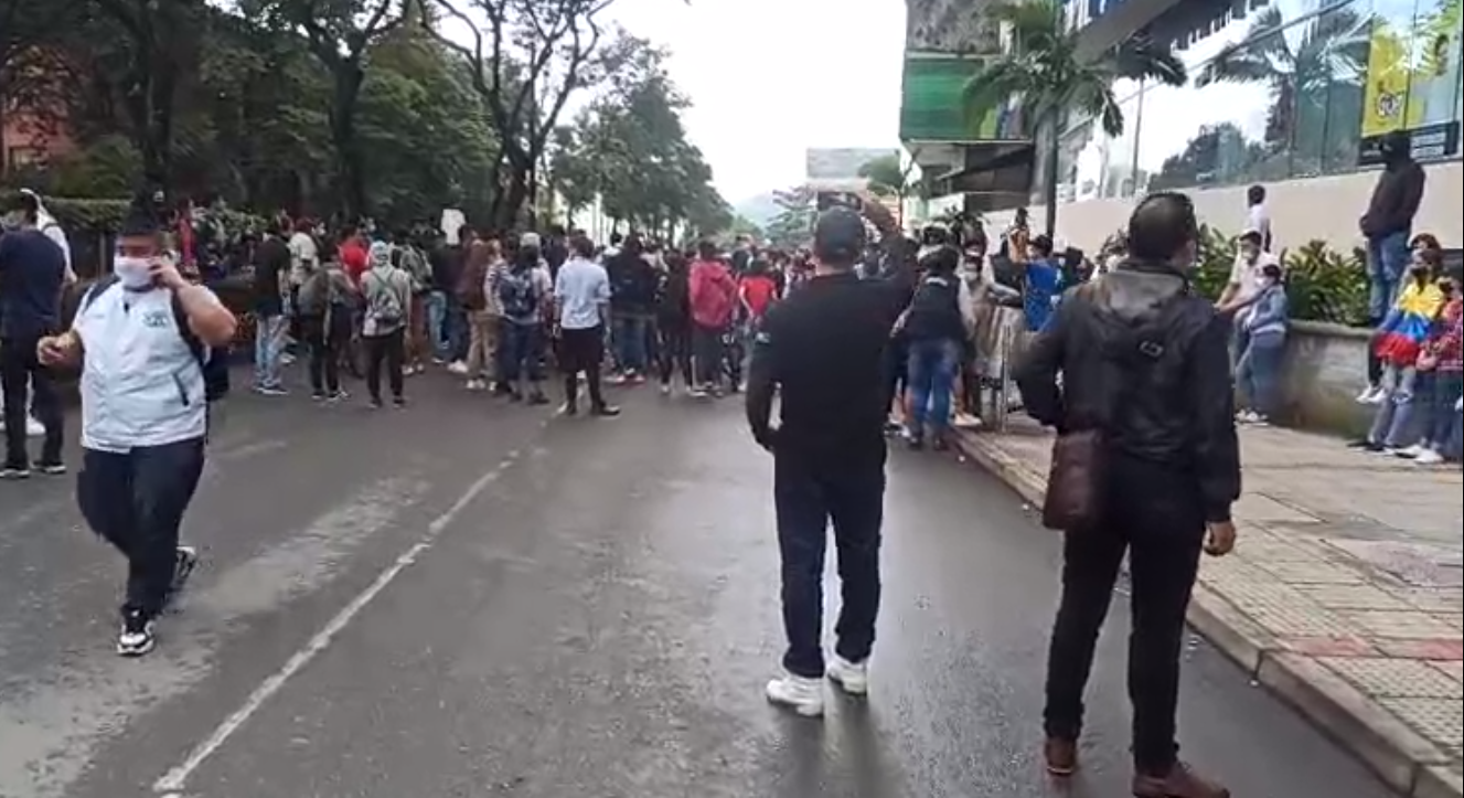Marchas pacíficas sobre la calle 60 por estudiantes de la Universidad del Tolima 2