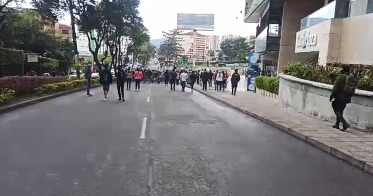 Marchas pacíficas sobre la calle 60 por estudiantes de la Universidad del Tolima 3