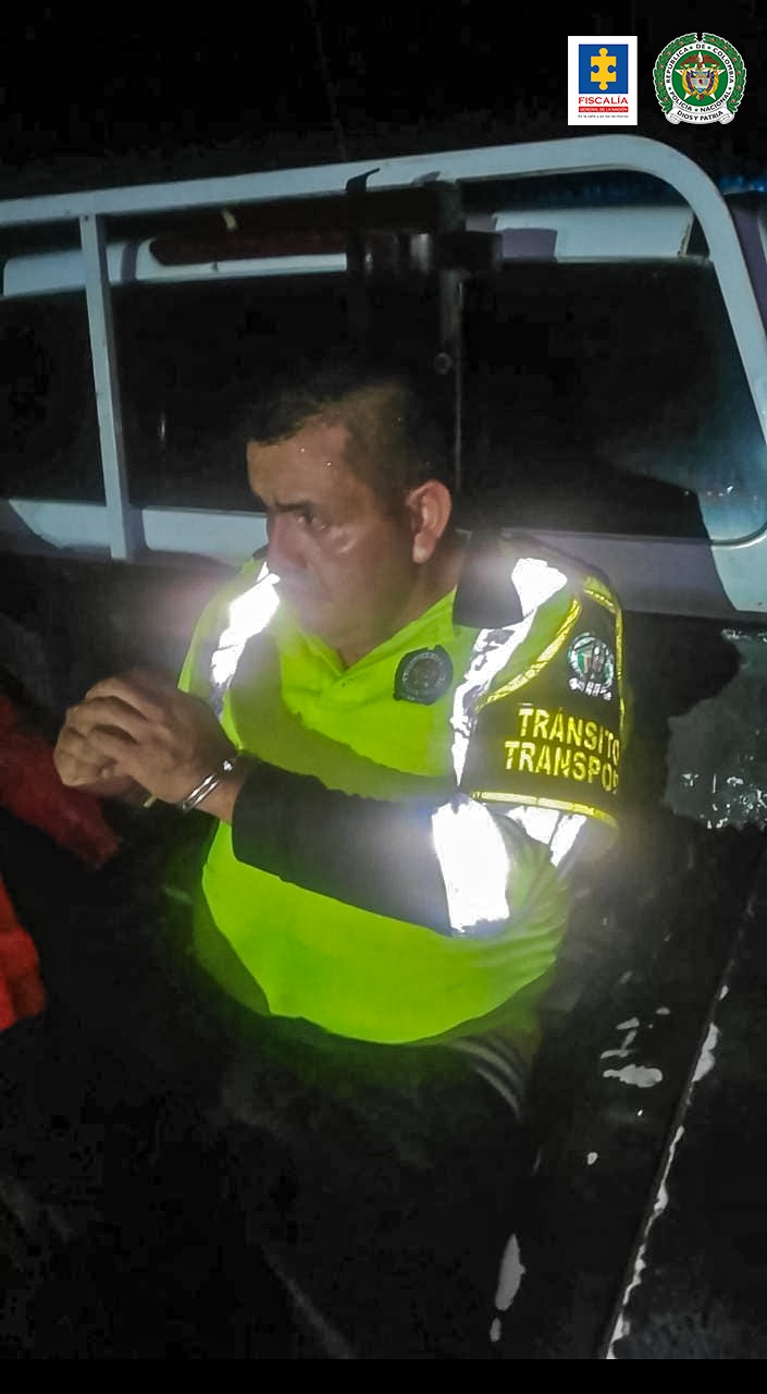 Asegurado un hombre que se hacía pasar por policía de Tránsito 1