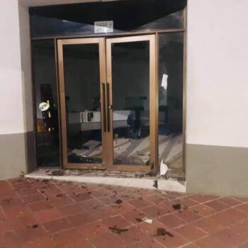 Con el vigilante encerrado, vándalos querían incendiar el ICETEX en Ibagué 2