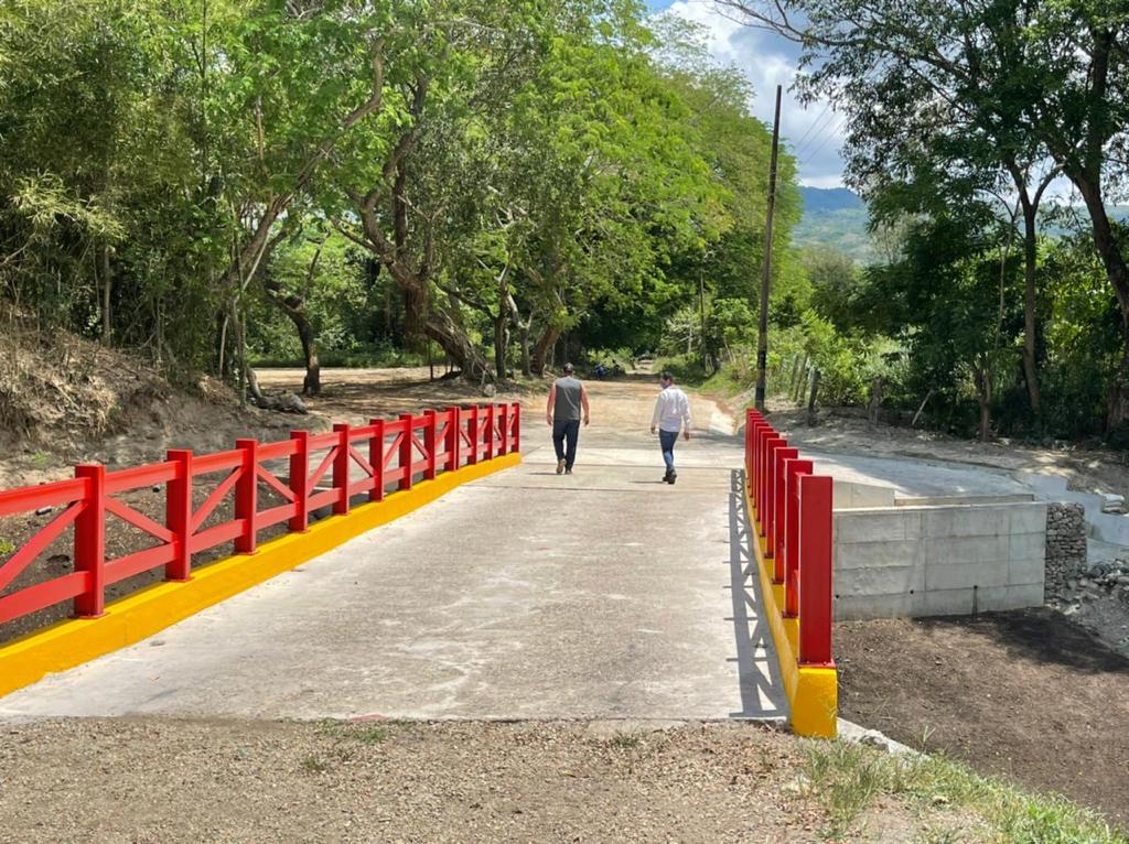 Después de dos años, Granja de Armero tiene puente de acceso 6