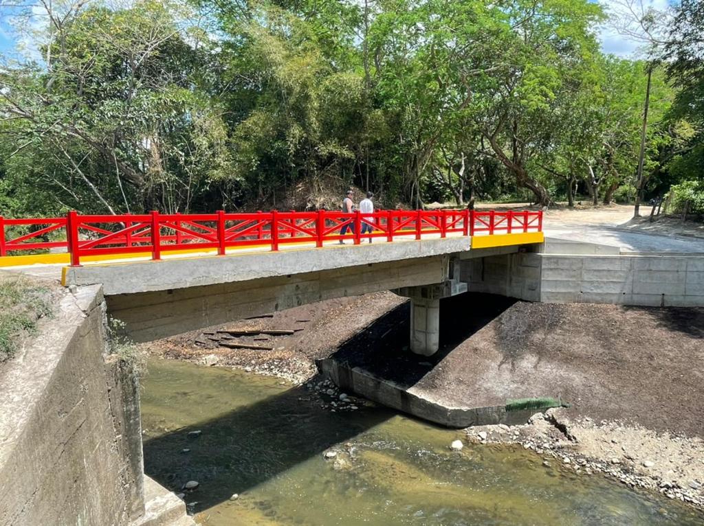 Después de dos años, Granja de Armero tiene puente de acceso 5