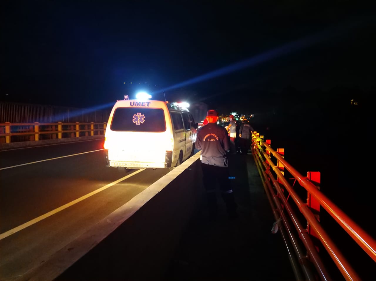 Rápida reacción permitió salvar una nueva vida en el puente de la variante 4