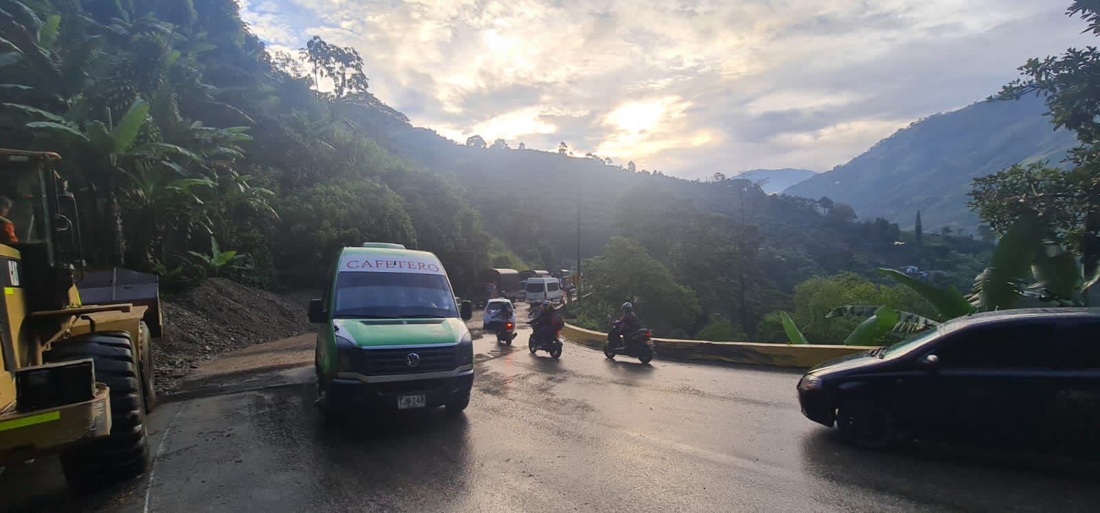Se habilita la movilidad en la vía Ibagué - Cajamarca tras afectaciones por el invierno 4