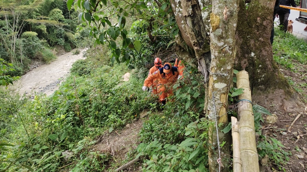 Hallan sin vida al niño que cayó del puente en la vereda Pico de Oro 3