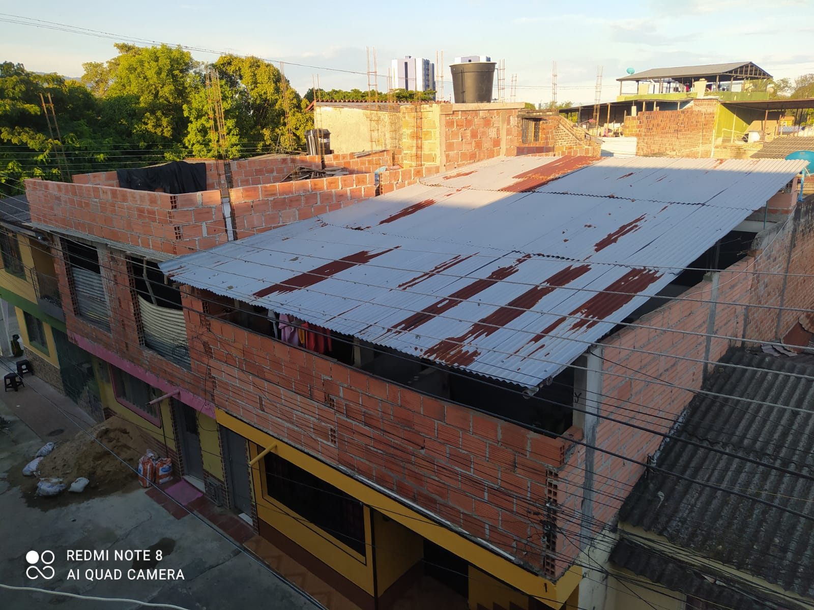 Cayó desde el techo de su casa y falleció 1