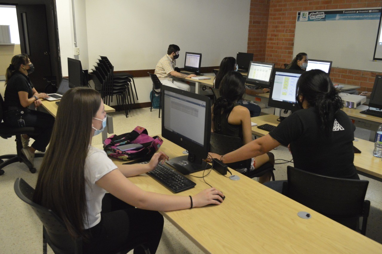 Jóvenes ibaguereños se benefician con 40 becas de educación superior 3