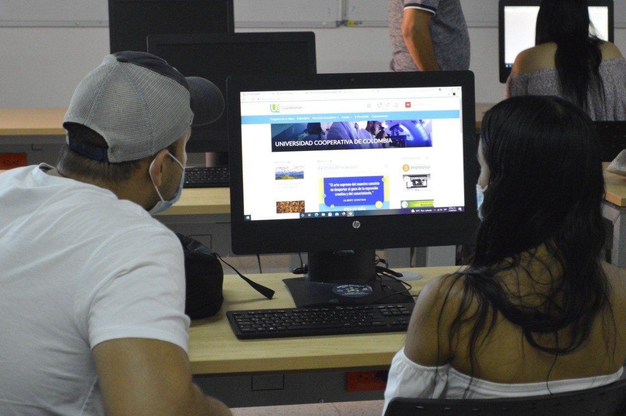 Jóvenes ibaguereños se benefician con 40 becas de educación superior 4