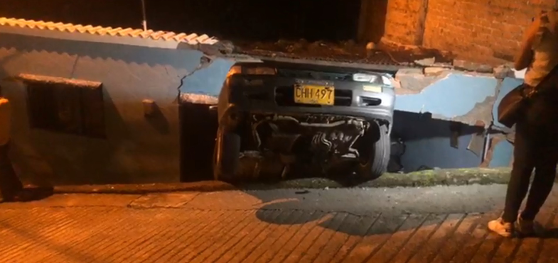 Sin fachada quedó una casa por cuenta de un conductor 6