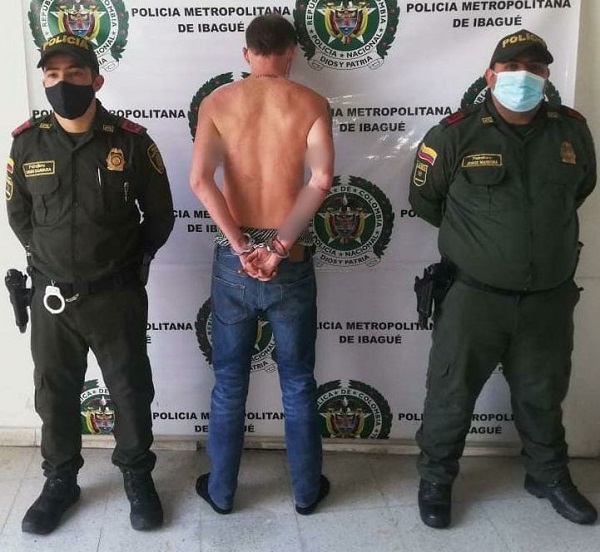 Escándalo en reconocido sector residencial de Ibagué un hombre habría agredido a una mujer y dos miembros de la Policía 1