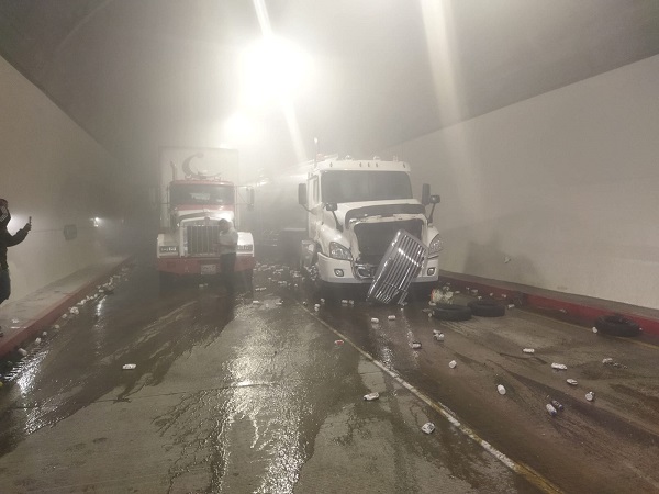 Fuerte accidente de tránsito en la vía a la Línea en el Tolima deja más de 20 personas heridas 3