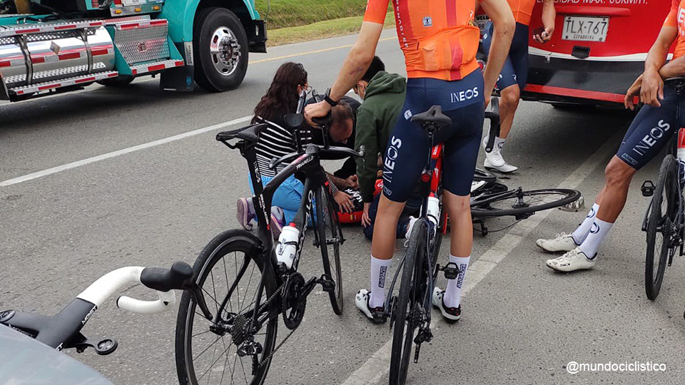 En vilo por resultados de cirugía de Egan Bernal tras accidente 1