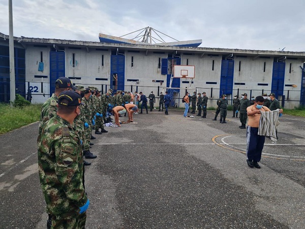 Redada de las autoridades en la cárcel de Picaleña de Ibagué 5