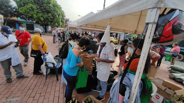 Familias de agricultores reactivan los mercados campesinos en el Tolima 6