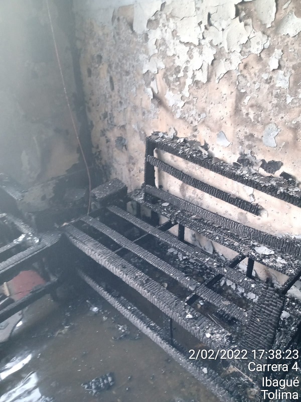 Organismos de socorro atendieron una emergencia por un incendio estructural en Ibagué 3