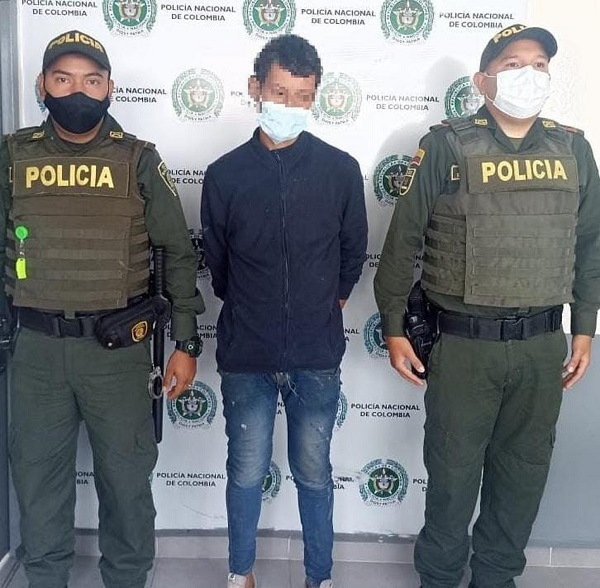 Detenido por coger a piedra a un perro en el centro de Ibagué 3