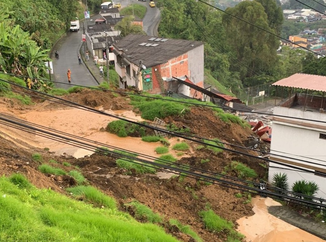 Deslizamiento en Manizales deja un desaparecido y varias viviendas afectadas 2
