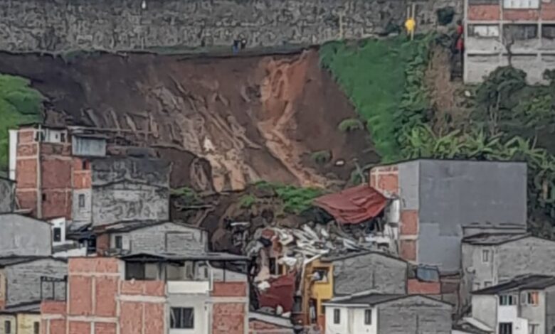 Deslizamiento en Manizales deja un desaparecido y varias viviendas afectadas 1