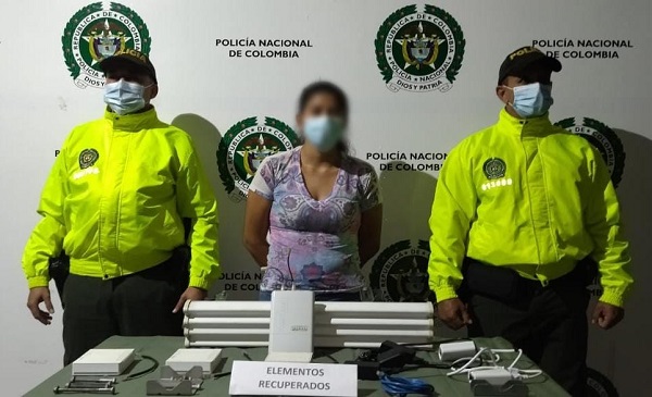 Capturada mujer que estaba vendiendo equipos tecnológicos que habían sido hurtados de colegios de Ibagué 3