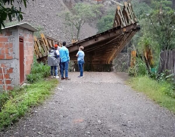 Caída de puente afecta la movilidad en cuatro municipios del sur del Tolima 3