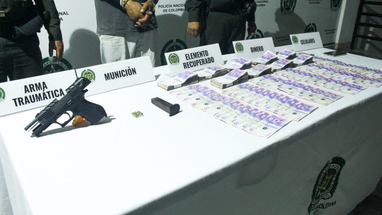 Fletero quería huir en buseta pero el trancón no lo dejó escapar 10