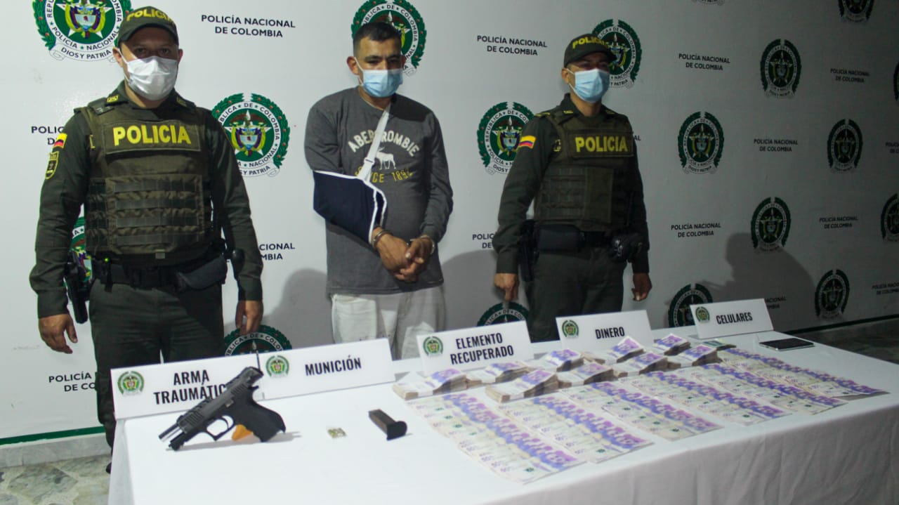Fletero quería huir en buseta pero el trancón no lo dejó escapar 9