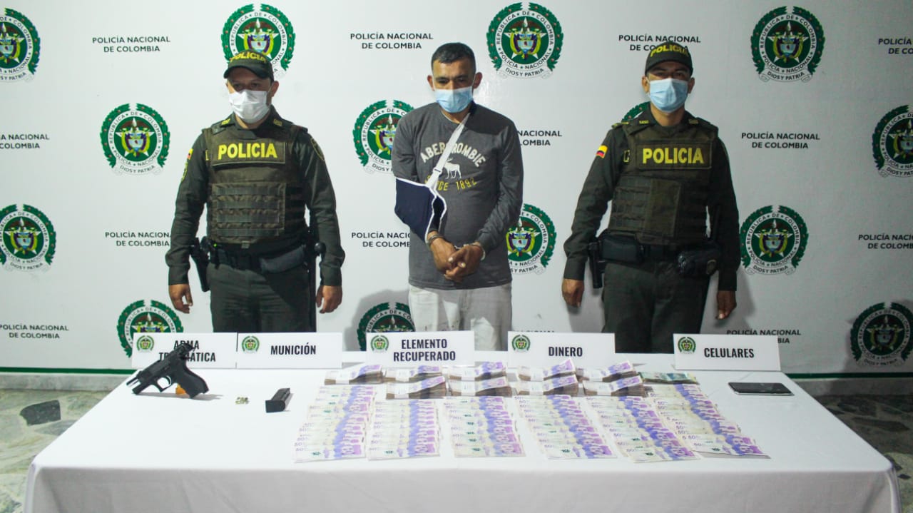 Fletero quería huir en buseta pero el trancón no lo dejó escapar 7