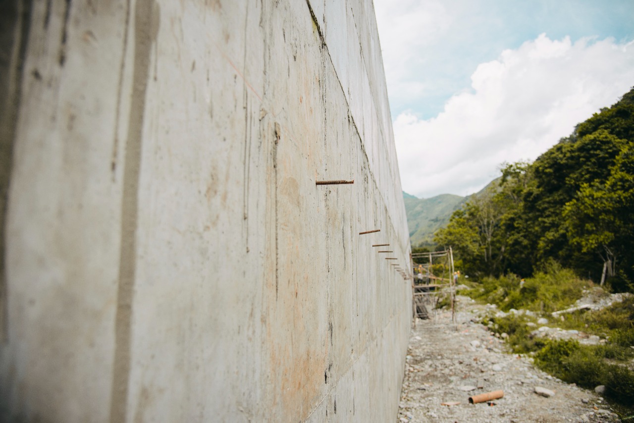 Cortolima visitó obras del muro de contención en Playarrica 2