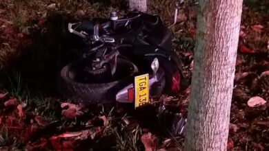 Fallecieron motociclistas que chocaron contra los árboles de la variante 7