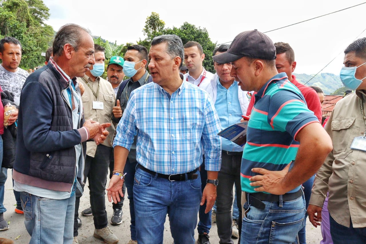 20 familias damnificadas por daños en la vía a Cajamarca 7