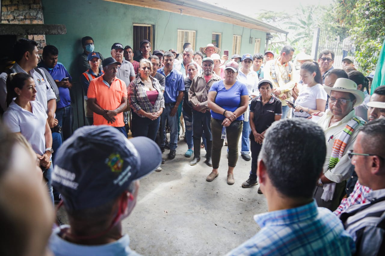20 familias damnificadas por daños en la vía a Cajamarca 3