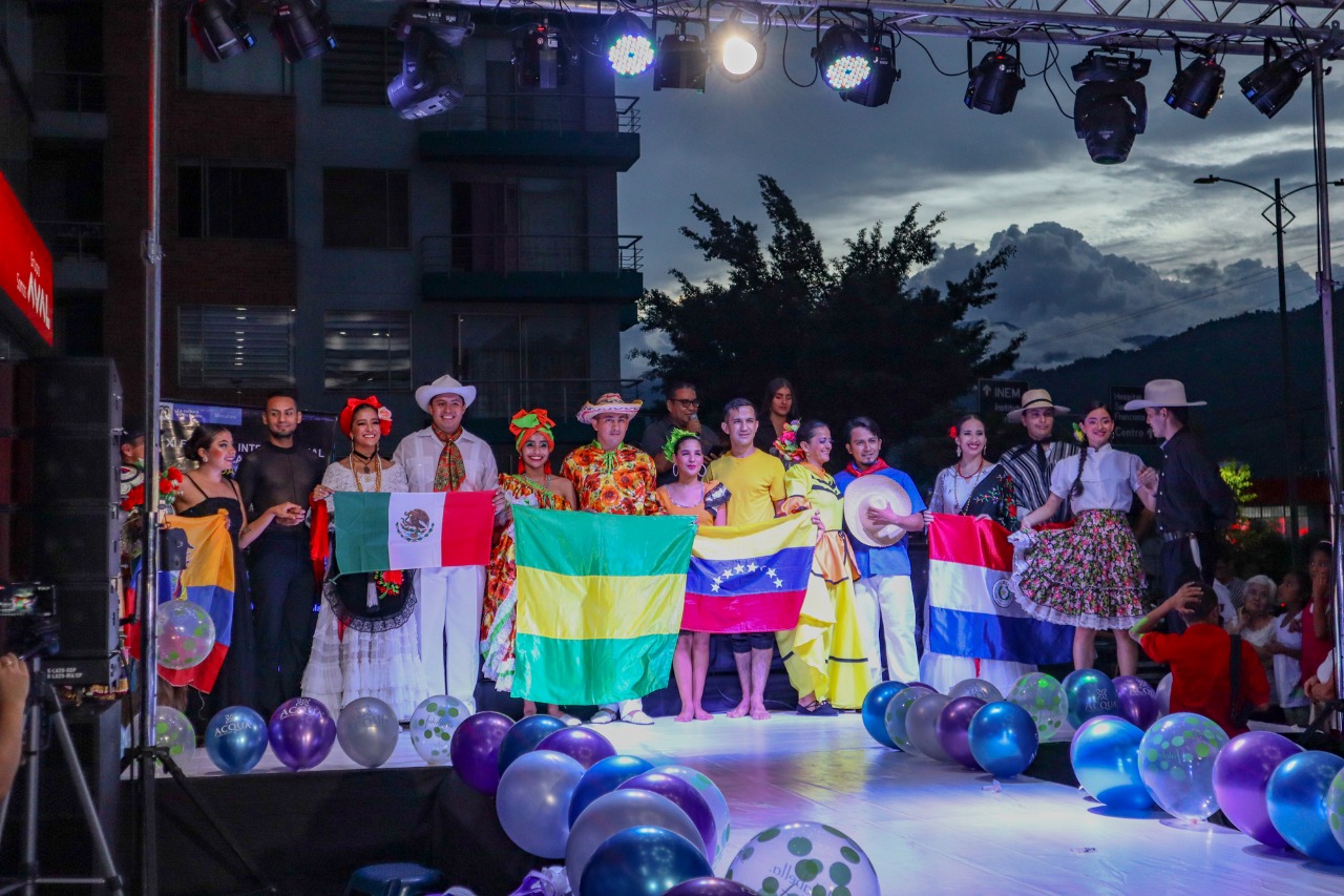 Inició el Encuentro Nacional del Folclor en Ibagué 10